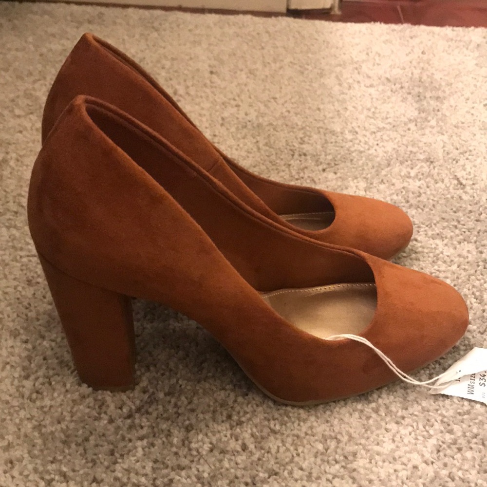 Heels - Picture 4 of 4